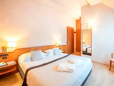 Ascot 4* Milánó