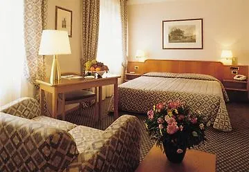 Ascot 4* Milánó