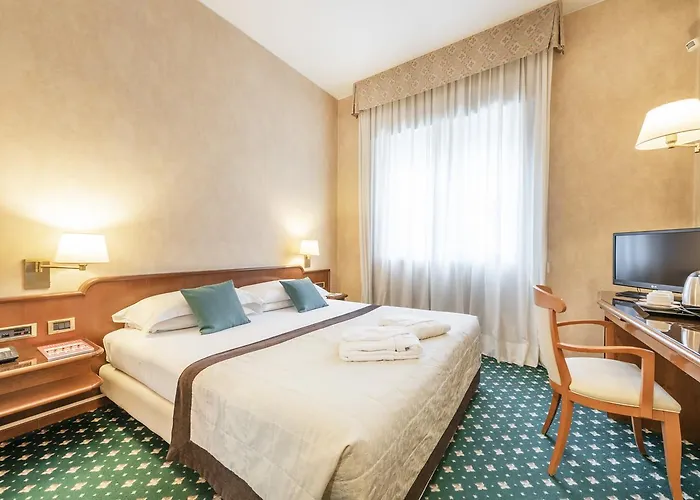 Ascot Hotel 4*