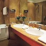 Ascot Hotel 4*