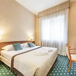 Ascot Hotel 4*