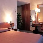 Ascot Hotel