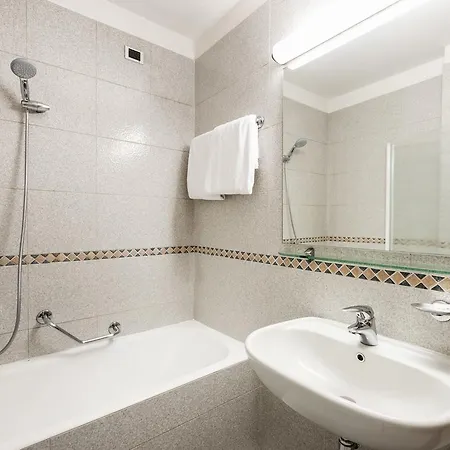 Ascot 4* Milan